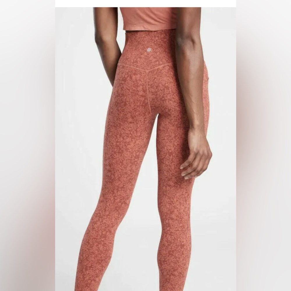Athleta Salutation Stash Pocket textured 7/8 tights. Medium. Etruscan red.